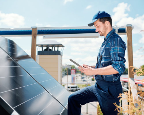 Montujemepanely.cz - fotovoltaika a solární elektrárny montáž na klíč pro rodinné domy. Zajistíme dotace, financování i servis. Propojíme vaši FVE s tepelným čerpadlem.